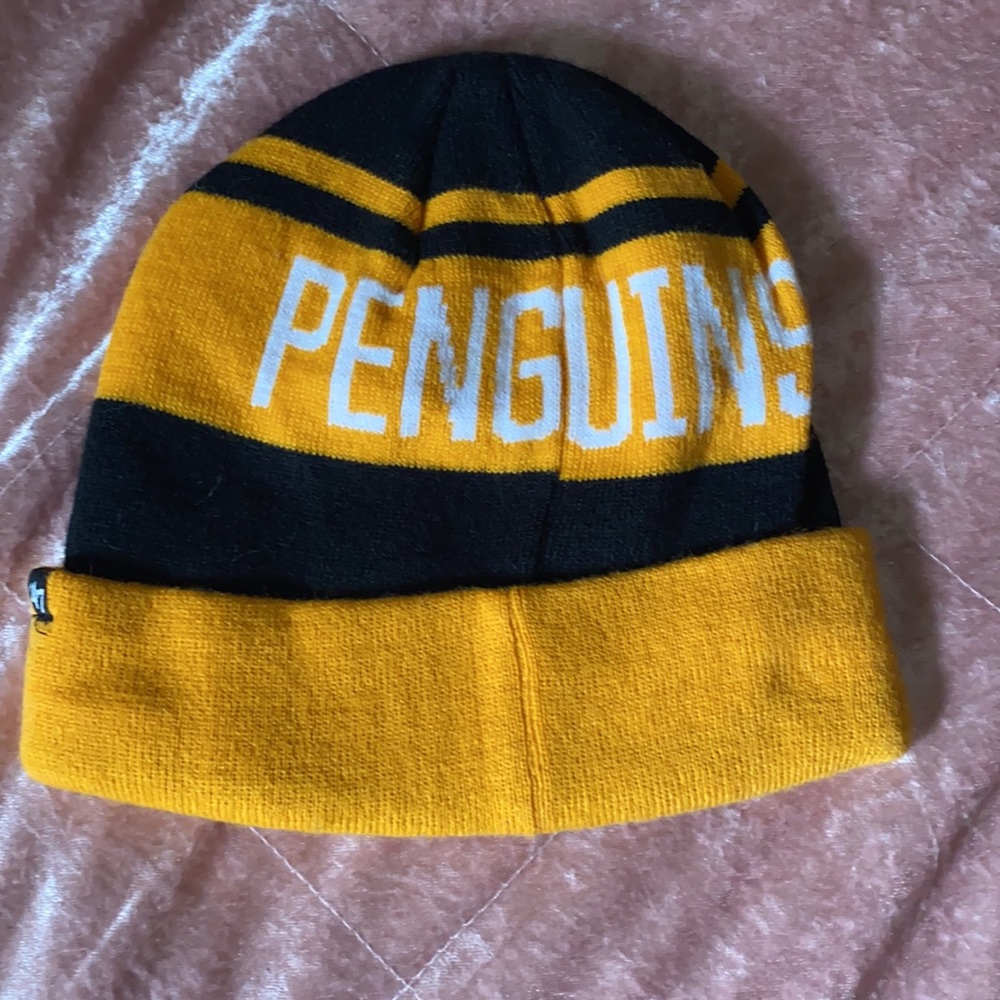 Penguins hat - Picture 2 of 2